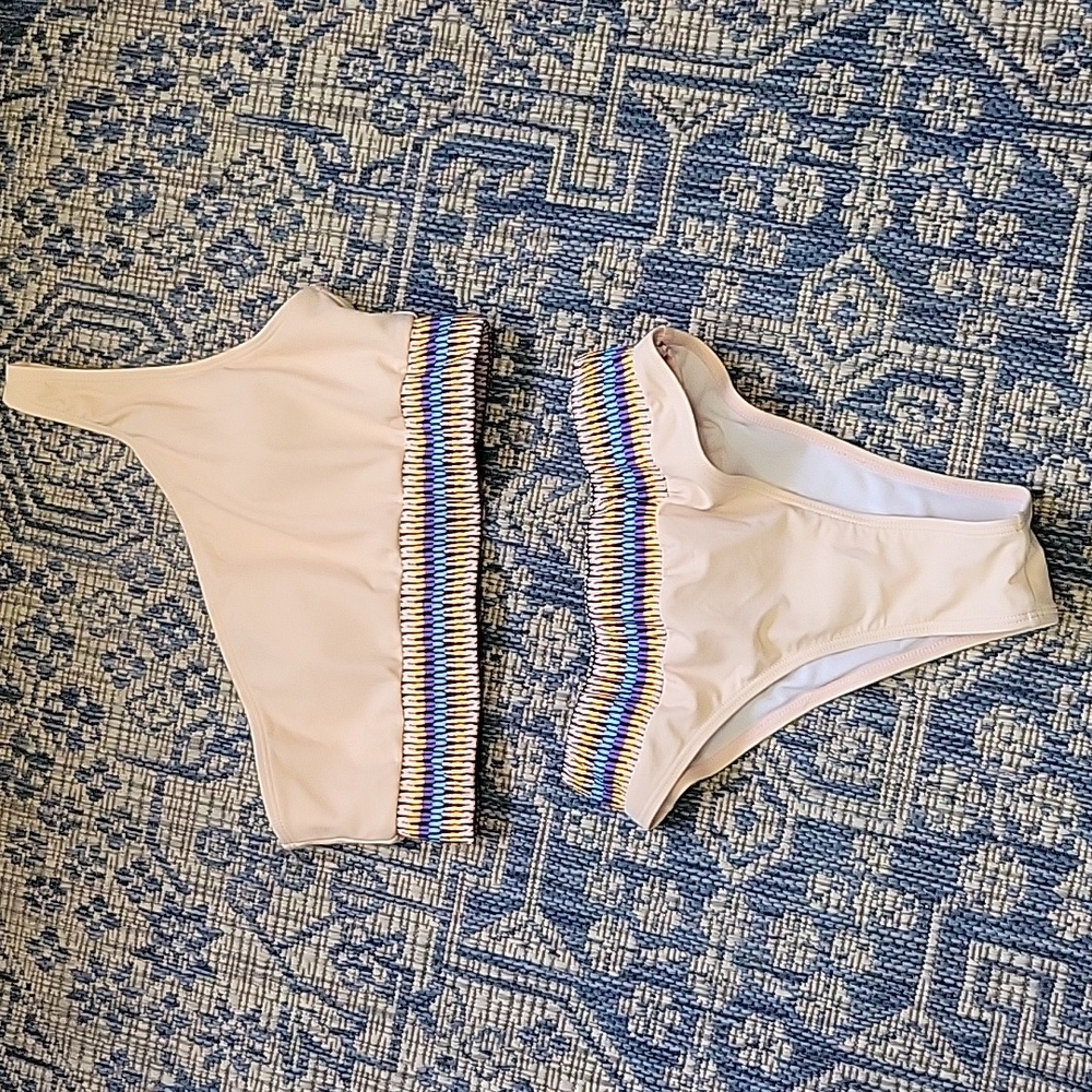 Cute One Shoulder Bikini - Picture 3 of 4
